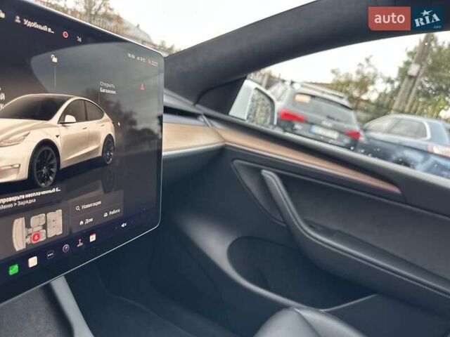 Белый Тесла Model Y, объемом двигателя 0 л и пробегом 62 тыс. км за 24999 $, фото 22 на Automoto.ua