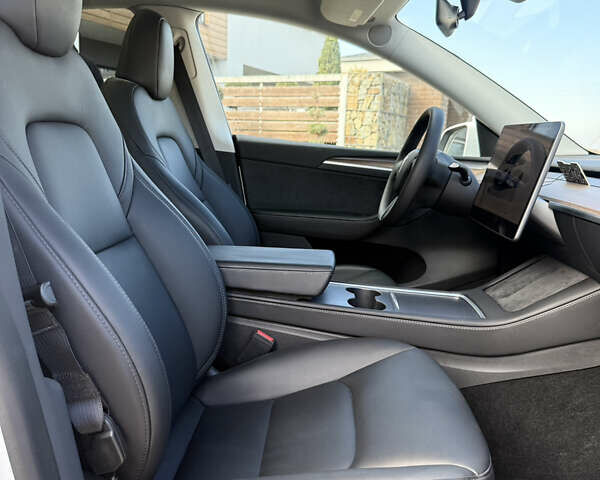 Белый Тесла Model Y, объемом двигателя 0 л и пробегом 32 тыс. км за 28200 $, фото 7 на Automoto.ua