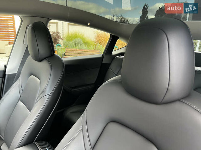 Белый Тесла Model Y, объемом двигателя 0 л и пробегом 98 тыс. км за 28000 $, фото 21 на Automoto.ua