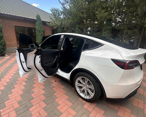Белый Тесла Model Y, объемом двигателя 0 л и пробегом 18 тыс. км за 37345 $, фото 7 на Automoto.ua