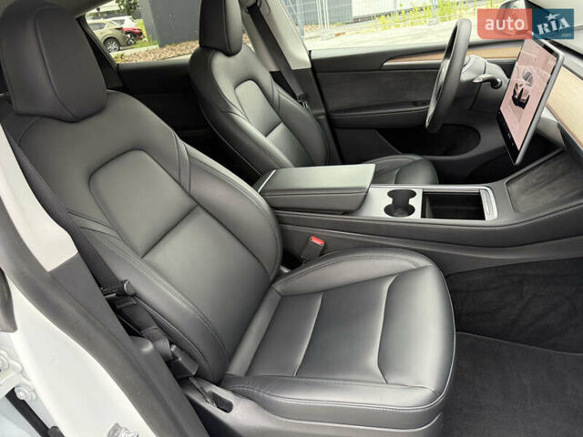 Белый Тесла Model Y, объемом двигателя 0 л и пробегом 45 тыс. км за 35500 $, фото 31 на Automoto.ua