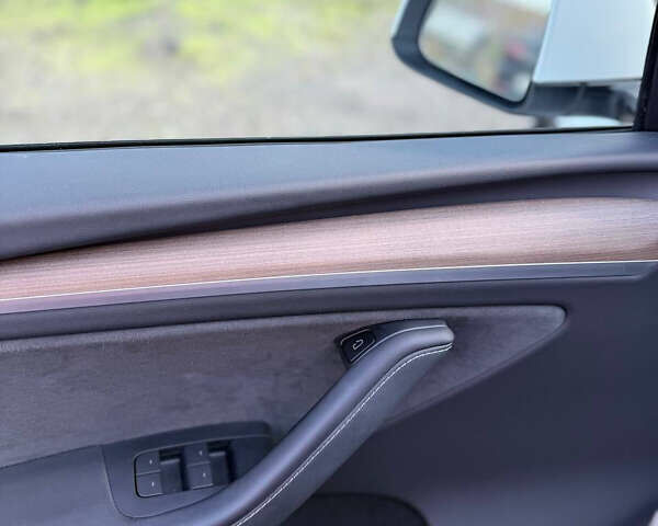 Білий Тесла Model Y, об'ємом двигуна 0 л та пробігом 23 тис. км за 28500 $, фото 17 на Automoto.ua