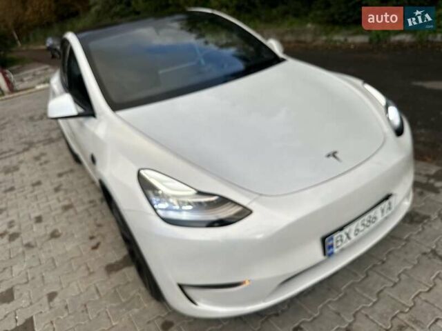 Белый Тесла Model Y, объемом двигателя 0 л и пробегом 62 тыс. км за 24999 $, фото 2 на Automoto.ua