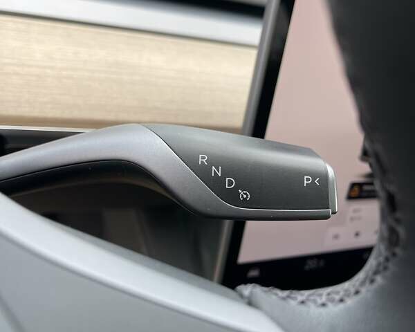 Білий Тесла Model Y, об'ємом двигуна 0 л та пробігом 25 тис. км за 28500 $, фото 25 на Automoto.ua