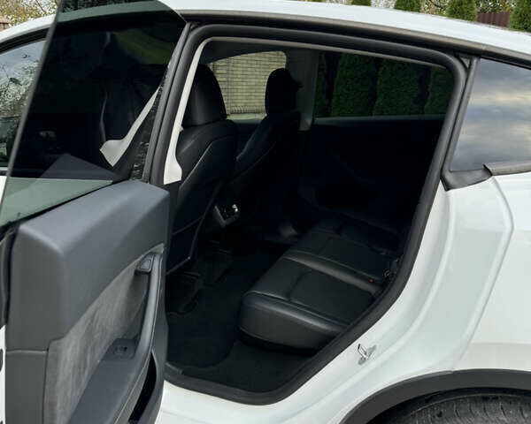 Белый Тесла Model Y, объемом двигателя 0 л и пробегом 18 тыс. км за 29800 $, фото 7 на Automoto.ua