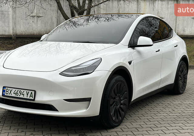 Белый Тесла Model Y, объемом двигателя 0 л и пробегом 25 тыс. км за 26800 $, фото 1 на Automoto.ua