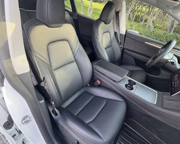 Белый Тесла Model Y, объемом двигателя 0 л и пробегом 38 тыс. км за 28400 $, фото 20 на Automoto.ua