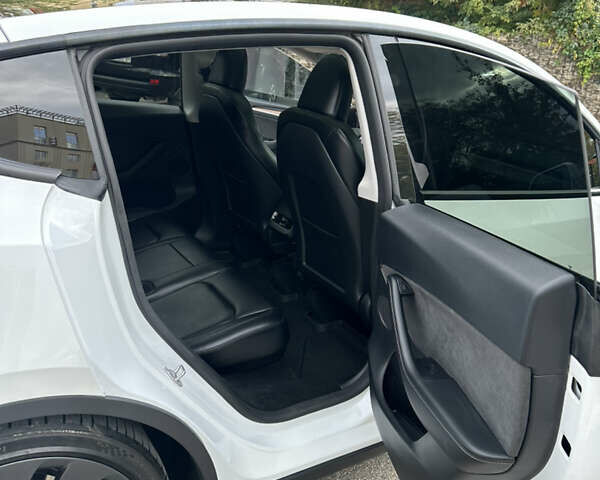 Белый Тесла Model Y, объемом двигателя 0 л и пробегом 31 тыс. км за 36500 $, фото 14 на Automoto.ua