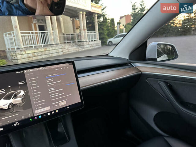 Білий Тесла Model Y, об'ємом двигуна 0 л та пробігом 45 тис. км за 27500 $, фото 43 на Automoto.ua