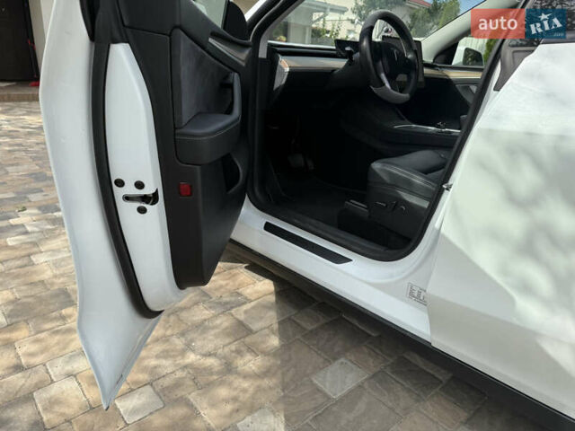 Белый Тесла Model Y, объемом двигателя 0 л и пробегом 20 тыс. км за 39000 $, фото 25 на Automoto.ua