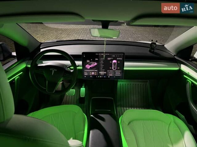 Белый Тесла Model Y, объемом двигателя 0 л и пробегом 47 тыс. км за 32500 $, фото 32 на Automoto.ua