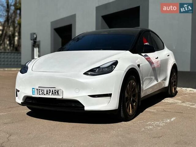 Білий Тесла Model Y, об'ємом двигуна 0 л та пробігом 42 тис. км за 31500 $, фото 2 на Automoto.ua