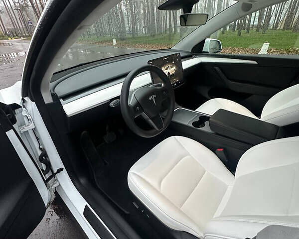 Белый Тесла Model Y, объемом двигателя 0 л и пробегом 37 тыс. км за 29990 $, фото 20 на Automoto.ua