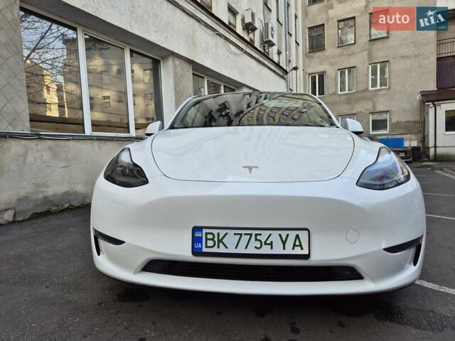 Білий Тесла Model Y, об'ємом двигуна 0 л та пробігом 67 тис. км за 25500 $, фото 4 на Automoto.ua