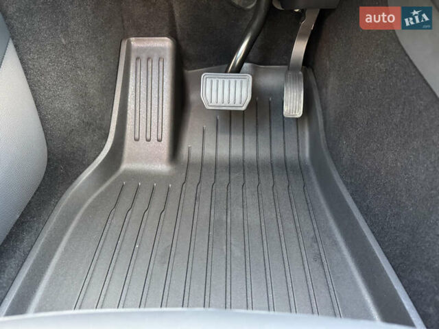 Белый Тесла Model Y, объемом двигателя 0 л и пробегом 26 тыс. км за 29900 $, фото 82 на Automoto.ua