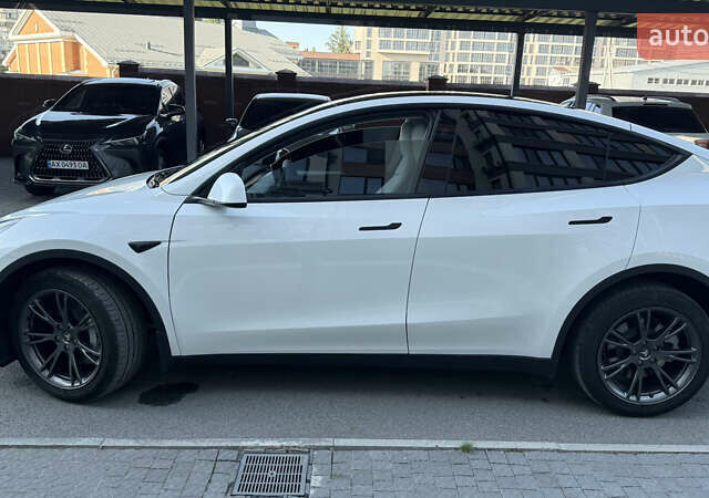 Белый Тесла Model Y, объемом двигателя 0 л и пробегом 10 тыс. км за 29500 $, фото 6 на Automoto.ua