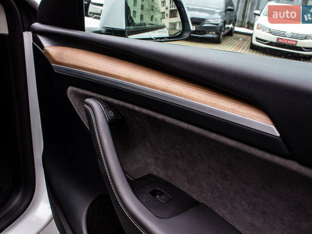 Білий Тесла Model Y, об'ємом двигуна 0 л та пробігом 11 тис. км за 30000 $, фото 33 на Automoto.ua