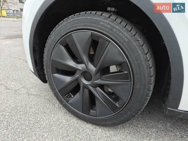 Белый Тесла Model Y, объемом двигателя 0 л и пробегом 18 тыс. км за 29000 $, фото 17 на Automoto.ua