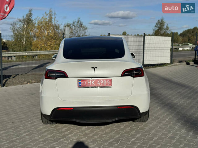 Белый Тесла Model Y, объемом двигателя 0 л и пробегом 26 тыс. км за 29900 $, фото 6 на Automoto.ua