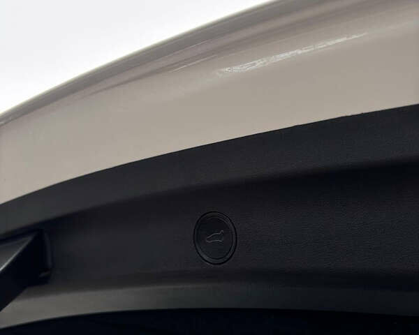 Белый Тесла Model Y, объемом двигателя 0 л и пробегом 16 тыс. км за 30999 $, фото 39 на Automoto.ua