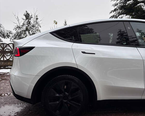 Белый Тесла Model Y, объемом двигателя 0 л и пробегом 16 тыс. км за 30999 $, фото 19 на Automoto.ua