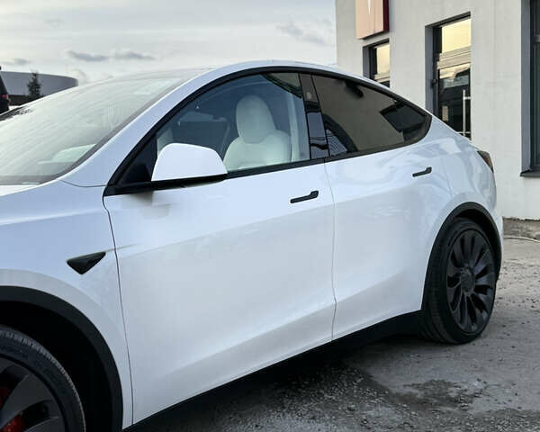 Белый Тесла Model Y, объемом двигателя 0 л и пробегом 1 тыс. км за 42500 $, фото 7 на Automoto.ua