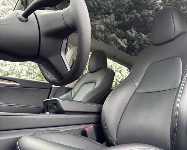 Белый Тесла Model Y, объемом двигателя 0 л и пробегом 16 тыс. км за 30999 $, фото 57 на Automoto.ua