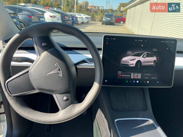 Белый Тесла Model Y, объемом двигателя 0 л и пробегом 39 тыс. км за 30999 $, фото 19 на Automoto.ua