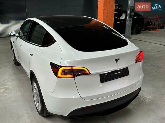 Белый Тесла Model Y, объемом двигателя 0 л и пробегом 25 тыс. км за 31500 $, фото 15 на Automoto.ua