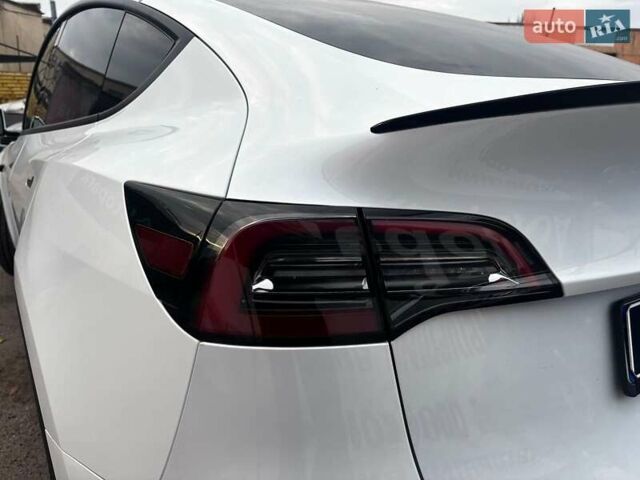 Белый Тесла Model Y, объемом двигателя 0 л и пробегом 25 тыс. км за 33290 $, фото 14 на Automoto.ua