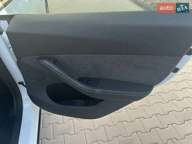 Белый Тесла Model Y, объемом двигателя 0 л и пробегом 8 тыс. км за 33000 $, фото 15 на Automoto.ua