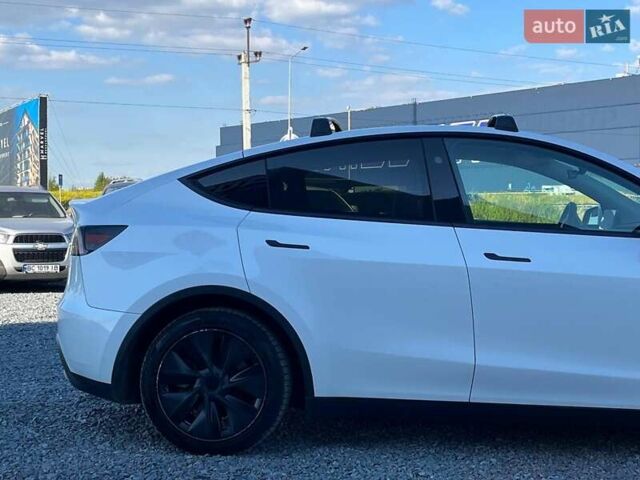 Белый Тесла Model Y, объемом двигателя 0 л и пробегом 34 тыс. км за 30890 $, фото 10 на Automoto.ua