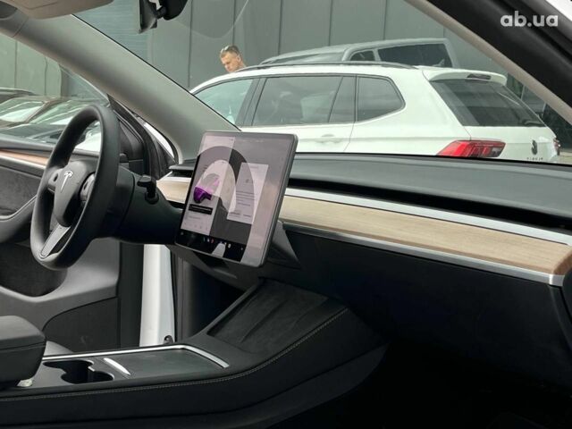 Белый Тесла Model Y, объемом двигателя 0 л и пробегом 33 тыс. км за 34890 $, фото 18 на Automoto.ua