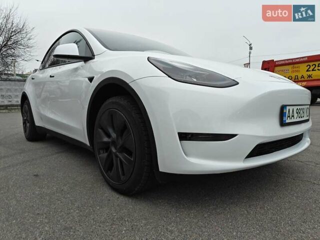 Белый Тесла Model Y, объемом двигателя 0 л и пробегом 18 тыс. км за 29000 $, фото 13 на Automoto.ua