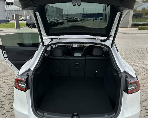 Белый Тесла Model Y, объемом двигателя 0 л и пробегом 6 тыс. км за 27000 $, фото 16 на Automoto.ua
