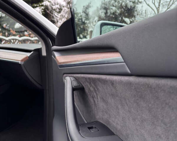 Белый Тесла Model Y, объемом двигателя 0 л и пробегом 16 тыс. км за 30999 $, фото 72 на Automoto.ua