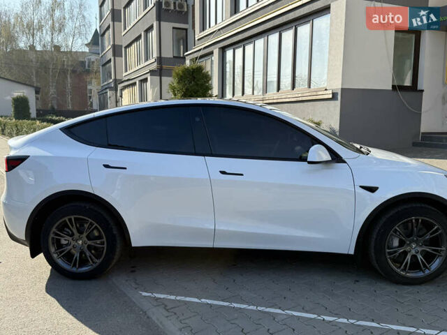 Белый Тесла Model Y, объемом двигателя 0 л и пробегом 5 тыс. км за 30100 $, фото 2 на Automoto.ua