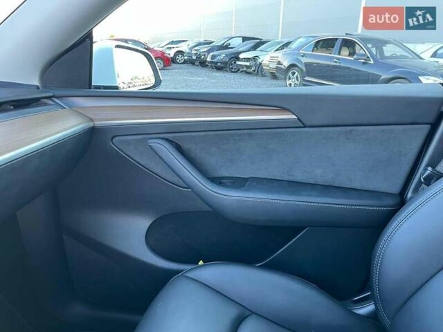 Белый Тесла Model Y, объемом двигателя 0 л и пробегом 34 тыс. км за 30890 $, фото 40 на Automoto.ua
