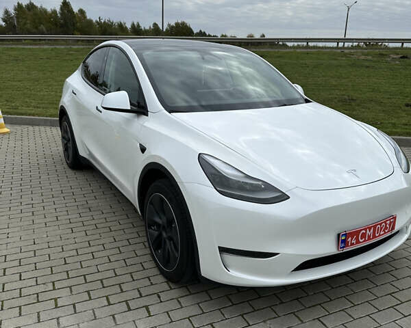 Белый Тесла Model Y, объемом двигателя 0 л и пробегом 6 тыс. км за 27000 $, фото 1 на Automoto.ua