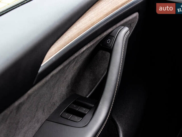 Білий Тесла Model Y, об'ємом двигуна 0 л та пробігом 11 тис. км за 30000 $, фото 31 на Automoto.ua