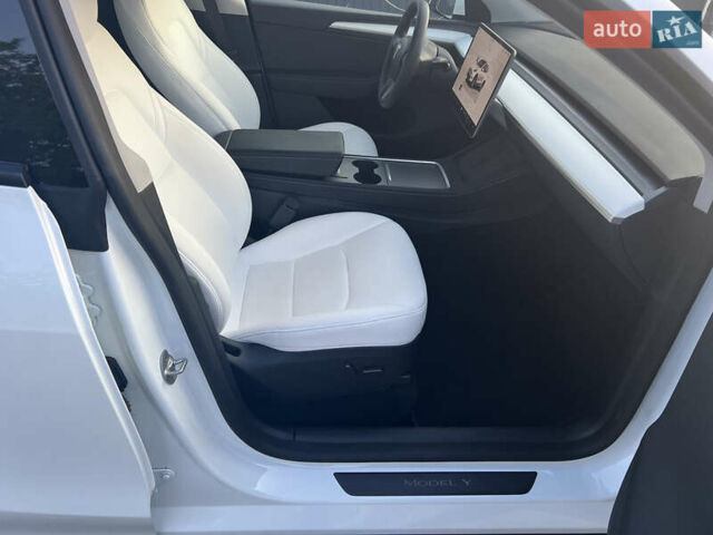 Белый Тесла Model Y, объемом двигателя 0 л и пробегом 8 тыс. км за 33000 $, фото 12 на Automoto.ua