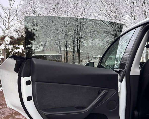 Белый Тесла Model Y, объемом двигателя 0 л и пробегом 16 тыс. км за 30999 $, фото 52 на Automoto.ua