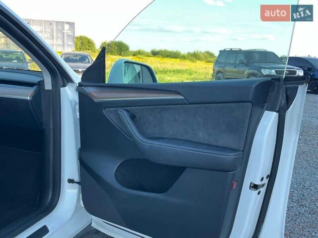 Белый Тесла Model Y, объемом двигателя 0 л и пробегом 34 тыс. км за 30890 $, фото 18 на Automoto.ua