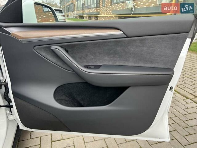 Белый Тесла Model Y, объемом двигателя 0 л и пробегом 2 тыс. км за 34500 $, фото 10 на Automoto.ua