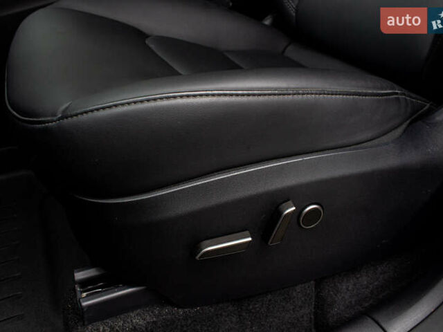 Білий Тесла Model Y, об'ємом двигуна 0 л та пробігом 11 тис. км за 30000 $, фото 39 на Automoto.ua