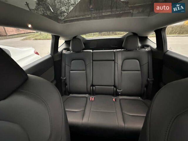 Белый Тесла Model Y, объемом двигателя 0 л и пробегом 16 тыс. км за 33700 $, фото 18 на Automoto.ua