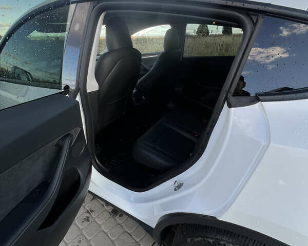 Тесла Model Y 2024 у Жовкві на Automoto.ua Білий Тесла Model Y, об'ємом двигуна 0 л та пробігом 30 тис. км за 33000 $, фото 26 на Automoto.ua