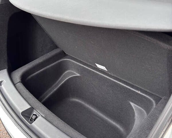 Белый Тесла Model Y, объемом двигателя 0 л и пробегом 16 тыс. км за 30999 $, фото 40 на Automoto.ua