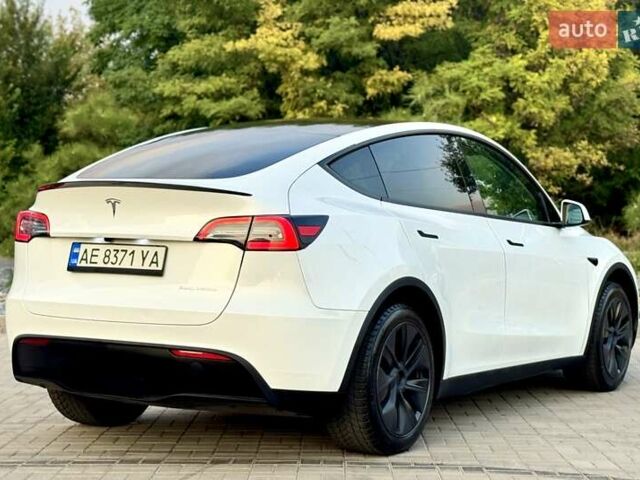 Белый Тесла Model Y, объемом двигателя 0 л и пробегом 3 тыс. км за 34498 $, фото 10 на Automoto.ua