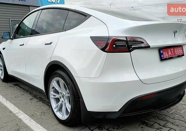 Белый Тесла Model Y, объемом двигателя 0 л и пробегом 7 тыс. км за 27500 $, фото 4 на Automoto.ua